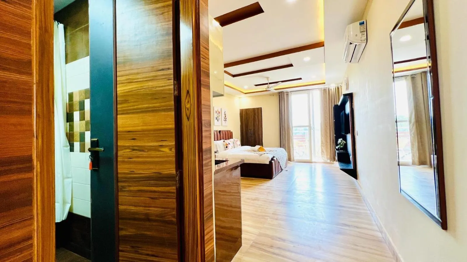 Zen Medicity - Hotel & Serviced Apartments Γκουργκάον 0*,