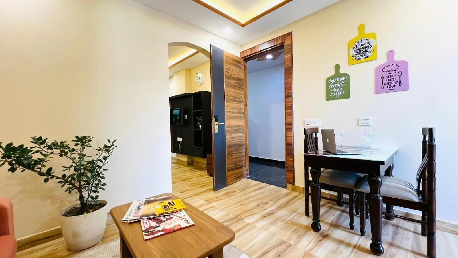 Zen Medicity - Hotel & Serviced Apartments Γκουργκάον 0*,